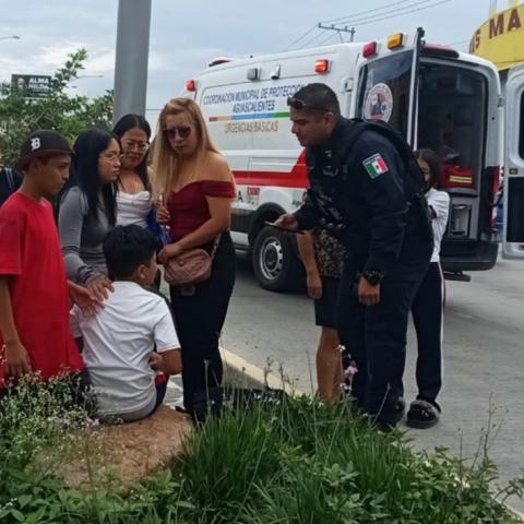 Un joven que viajaba en moto impactó a la sexagenaria que acababa de bajar del camellón central