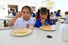 Miles de niños desayunan gracias al DIF Municipal 