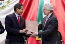 Secretario de Hacienda entrega el Paquete Económico 2023 al Congreso