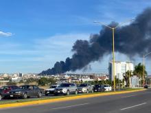 El chofer le quiso ganar el paso al convoy. Confirman que no hay personas fallecidas y reportan 5 personas intoxicadas