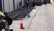 La Policía aseguró llantas, cajas, sillas y todo tipo de objetos para apartar lugares de estacionamiento