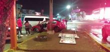 El vehículo que recibió el impacto terminó en el camellón central