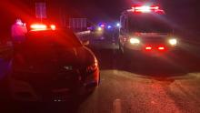 Se quedó sin frenos y se atravesó al paso de un tráiler doble plataforma cuyo conductor eligió darse a la fuga