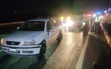 Una camioneta la impactó antes de que la mujer pudiera llegar al camellón central