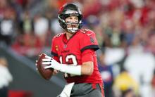 Brady analiza jugar una temporada más