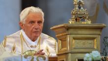 Benedicto XVI descansó bien y está estable, informa el Vaticano