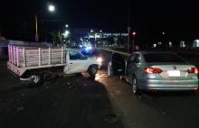 Un joven que circulaba a exceso de velocidad se pasó la luz roja del semáforo y sucedió el impacto