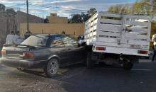 Una camioneta le cerró el paso al auto en el que viajaban los lesionados