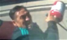 El problema surgió porque coincidieron en una calle muy angosta pero de doble sentido