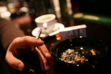 Reglamentos no multará a establecimientos con áreas para fumadores