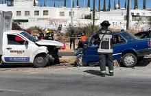 Al parecer el auto fuera de control se quedó sin frenos y era ocupado por dos adultos mayores que fallecieron
