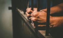 La niña de tan solo 9 años gritó y su madre llegó para enfrentar al ratero que la ataco a golpes
