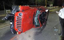 Tres personas resultaron lesionadas y hospitalizadas tras el aparatoso choque ocurrido la noche de este domingo