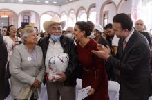 Se registra boda masiva, más de 2 mil personas contraen matrimonio