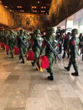 Impiden entrada a banda de guerra de la Sedena a San Lázaro 