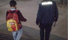 El director del plantel llamó a la Policía para entregar al niño y la mamá apareció cerca de las 21:00 hrs 