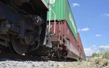 Hallan migrantes sofocados en vagón de tren en Texas
