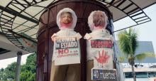 Migrantes queman piñatas con imagen de presidente de México y director del INM
