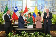 Asiste como invitado Felipe Calderón a reunión con Dina Boluarte en Perú