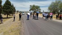 Bloquean la carretera 45 norte por falta de agua