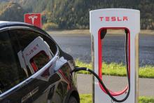 Emiten demanda colectiva contra Tesla