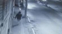 El padre de la víctima amenaza con localizar al asaltante y hacer justicia por propia mano