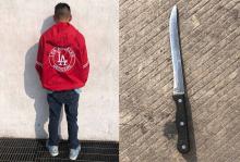 Pasó varias veces frente a un local comercial pero fue sometido a una revisión y le encontraron el arma blanca