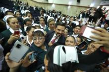 Con el IMSS–Bienestar médicos y enfermeros ganarán 50% menos, denuncian ante el Senado