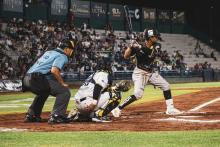 Caen en casa, Rieleros pierden ante Mariachis