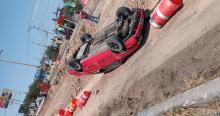 El auto terminó volcado, pero en su trayectoria no atropelló a ninguna persona 