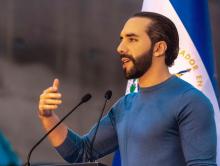 Presenta Nayib Bukele su registro como precandidato para las próximas elecciones presidenciales
