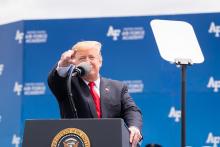 Donald Trump habla en público sobre su acusación de documentos clasificados 