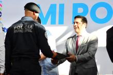Entregan bonos a policías de Aguascalientes que capturaron a prófugos del FBI