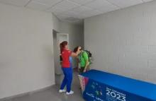 Cubana entrega su medalla 