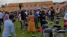 Riña estalla durante la Guelaguetza organizada por la Sección 22 del SNTE