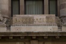 Banxico aumenta proyección de crecimiento económico