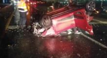 Coche volcado 