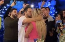 Wendy y Nicola se besan en fiesta organizada por Galilea Montijo