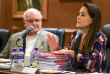 Tere Jiménez con los libros de texto 