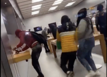 Robos masivos de iphones y ropa deportiva en tiendas de Philadelphia
