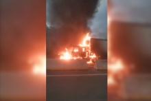 [VIDEO] Reportan narcobloqueos en autopista Manzanillo-Guadalajara