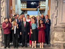 Denuncian PRD y MC a López Obrador y Sheinbaum ante el INE por entrega del bastón de mando