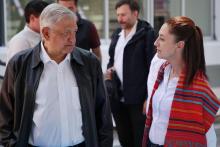 "De milagro terminé la licenciatura", AMLO se compara con Claudia Sheinbaum