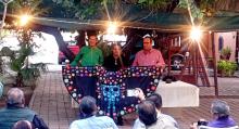 Efrén Rosales recibe regalo 