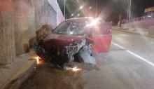 Tras chocar en el muro de contención, confirmó que SI está mal hecho para los borrachos