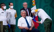 AMLO se volverá a vacunar en público; "cualquier vacuna es buena"