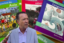 Dip. Raúl Silva Perezchica y libros de texto