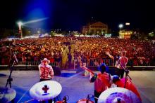 Arnulfo Jr. ofrece concierto en San Pancho horas después de la muerte de su padre 