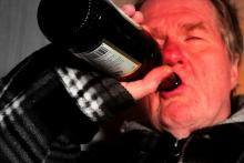 Es pirata 38% del alcohol que beben los mexicanos