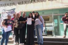 Llegan a acuerdo IMSS y pacientes oncológicos tras bloqueo en el AICM